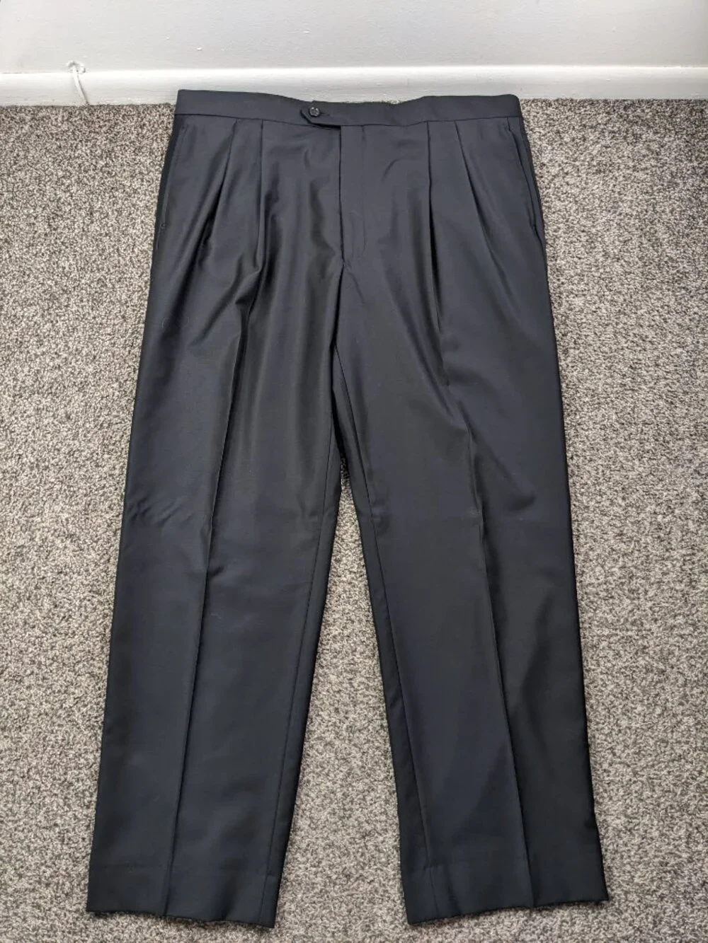 Jos A Bank 48L Tuxedo 2 PC Suit Wool Signature Collection Peak Lapel Black 42x32
